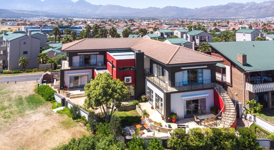 4 Bedroom Property for Sale in Greenways Golf Estate Western Cape